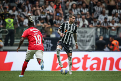 Zagueiro do Atlético-MG prevê 'guerra' contra o Fluminense na Libertadores