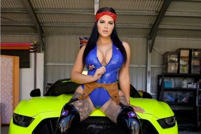 Piloto troca pistas pelo mundo adulto e fica milionária; Veja fotos