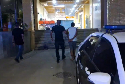 Homem que tentou matar mulher e vizinho a facadas em Madureira tem prisão convertida para preventiva