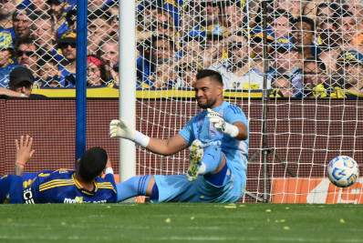 Boca Juniors suspende goleiro por brigar com torcedores