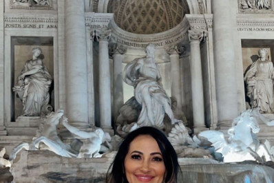 Mãe de Deolane Bezerra deixa prisão em Pernambuco