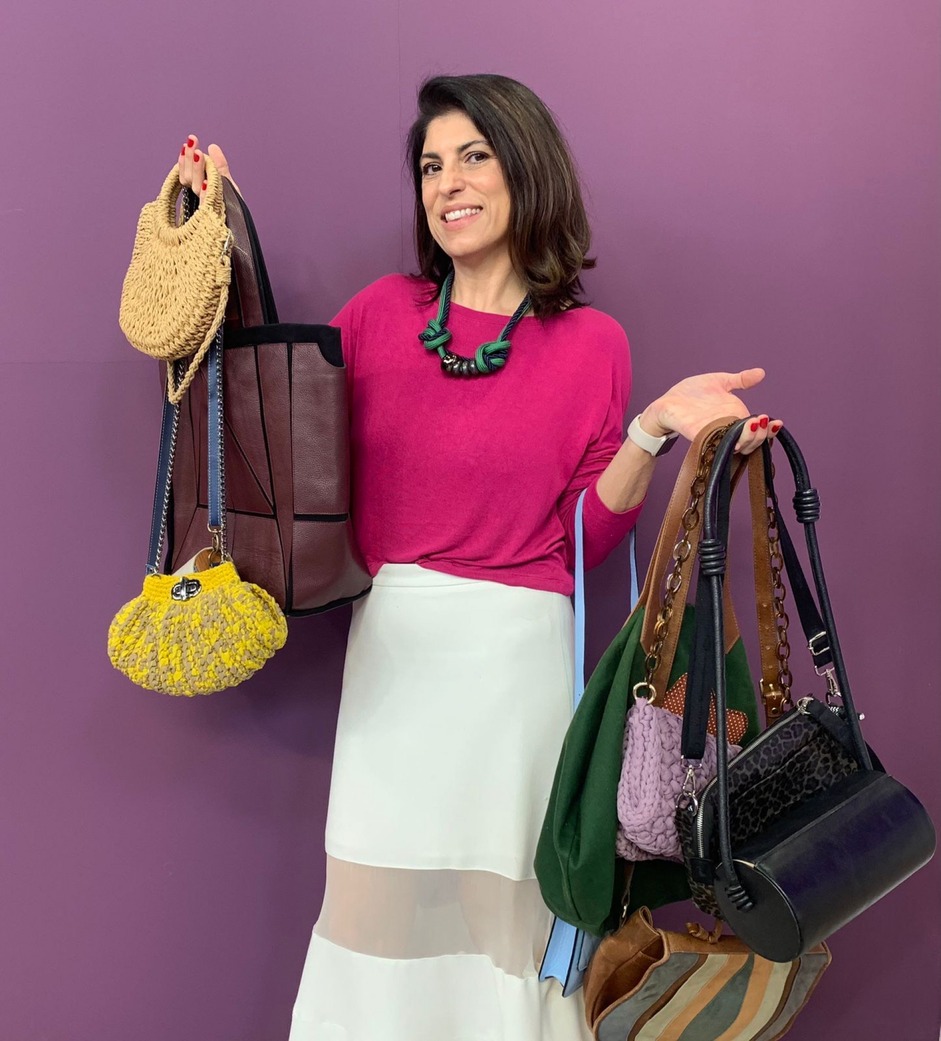Personal stylist Carol Fajardo ensina qual bolsa usar em cada ocasião