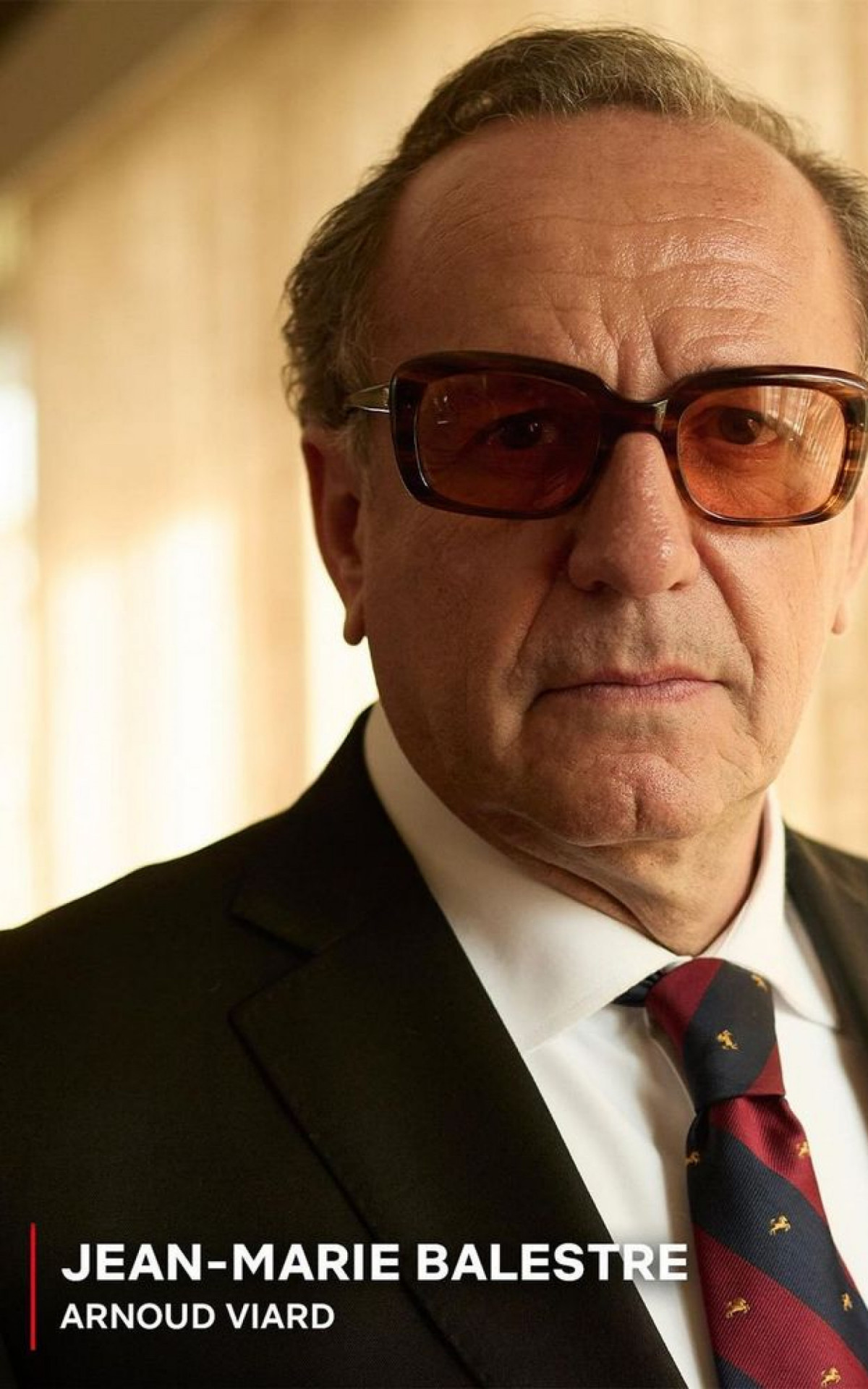 O ator francês Arnoud Viard faz o papel do polêmico presidente da FIA,  Jean-Marie Balestre, desafeto do brasileiro