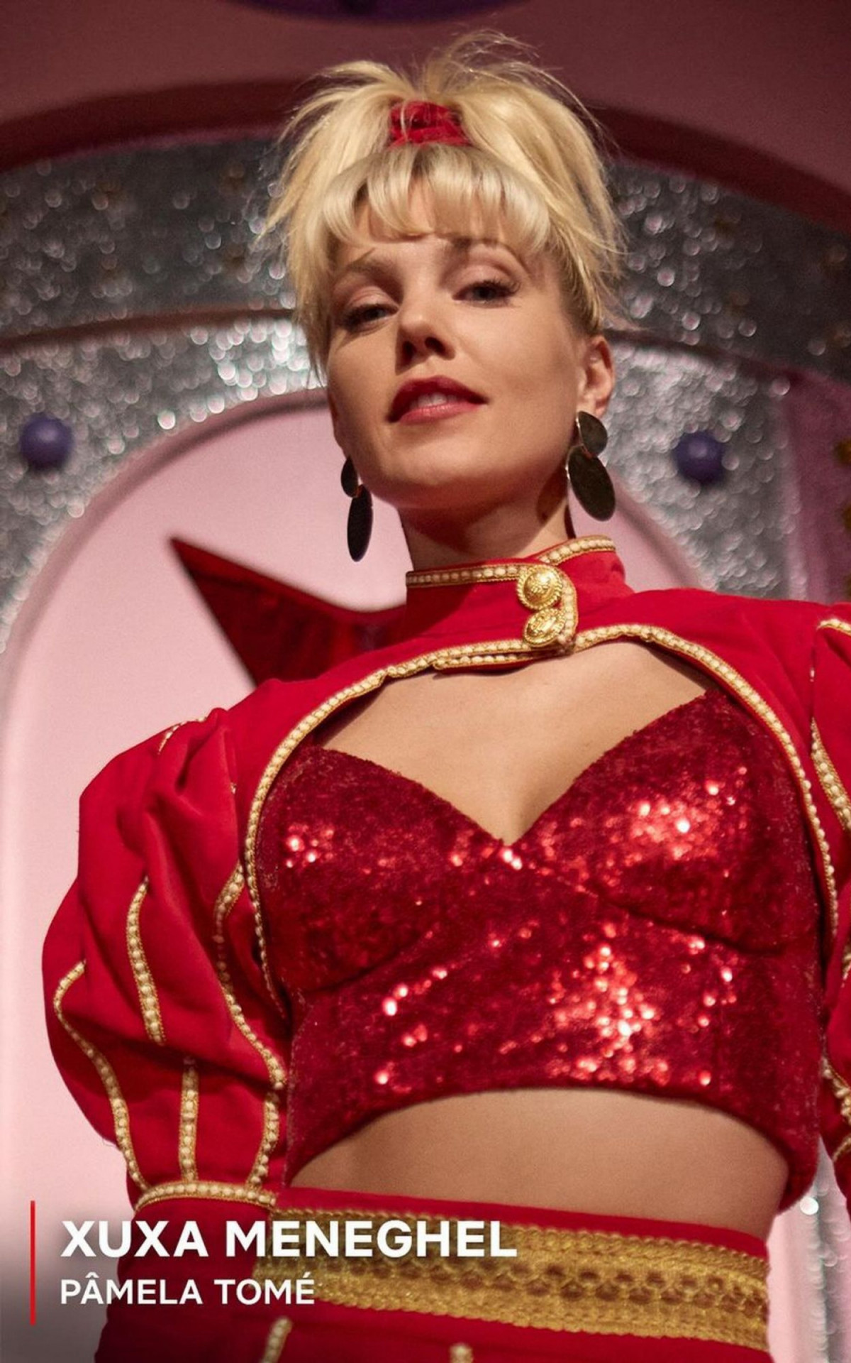 A atriz e modelo Pâmela Tomé é Xuxa; a apresentadora foi namorada de Senna na década de 90