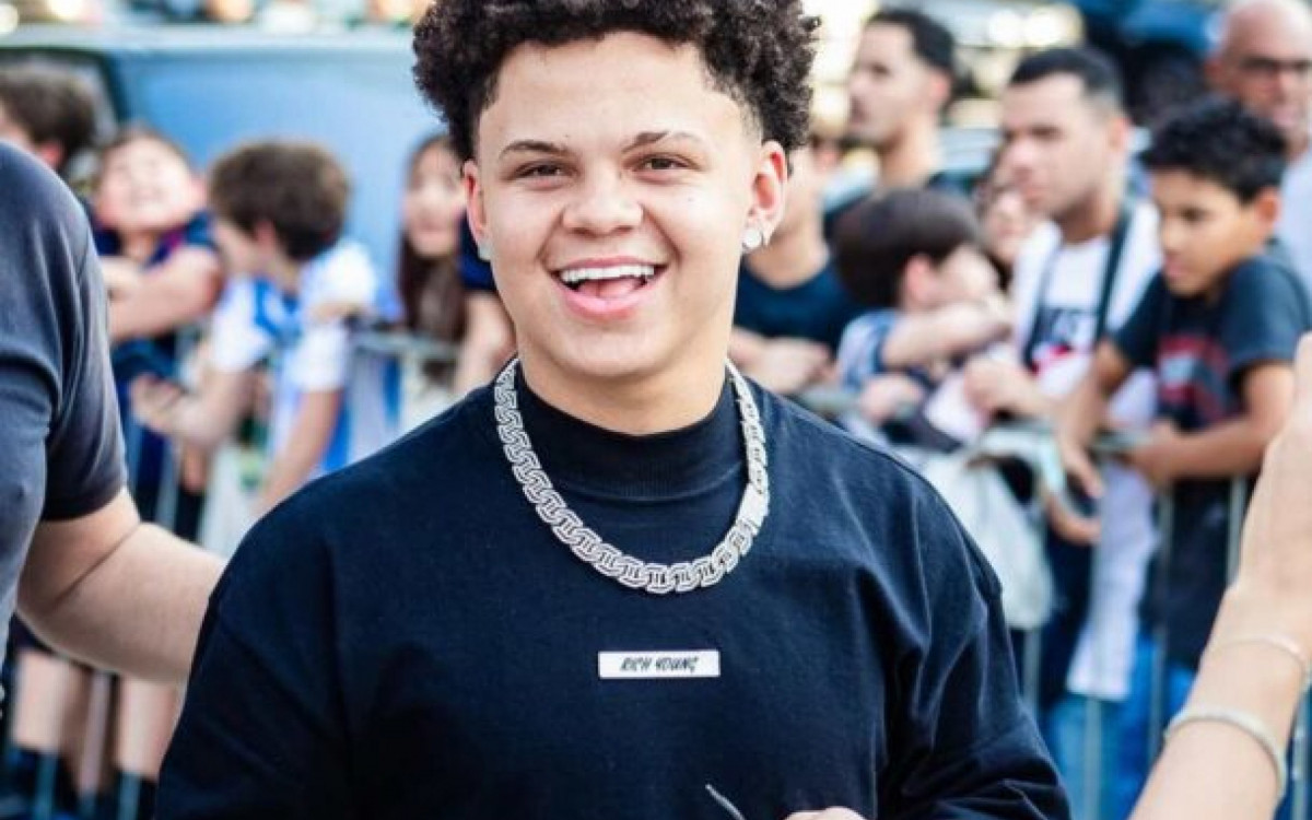 Jovem com tr&ecirc;s milh&otilde;es de seguidores chega a acordo com clube de S&atilde;o Paulo