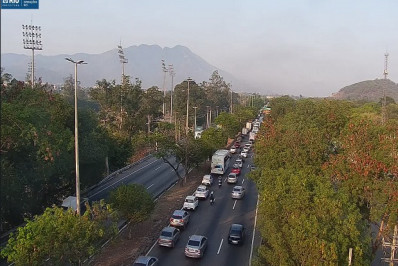 Carro pega fogo na Transolímpica 