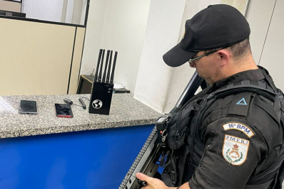 Homem é preso após bater carro durante troca de tiros com PMs na Avenida Brasil