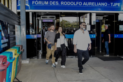 Deolane Bezerra assina termo de soltura em fórum no Recife: 'Sou inocente'