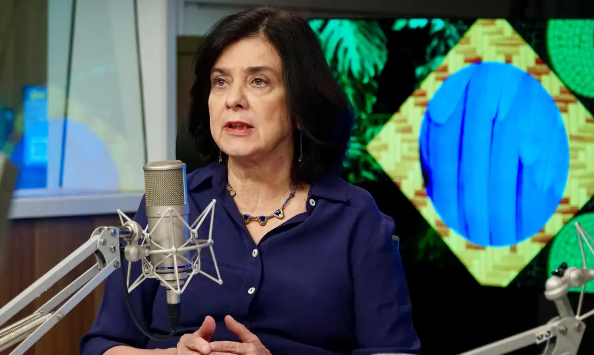 Combate à dengue precisa ser global, diz Nísia Trindade