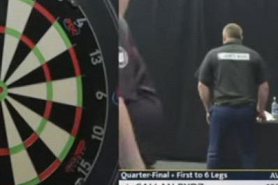 Vídeo: jogador solta pum barulhento e desconcentra rival em campeonato de dardos