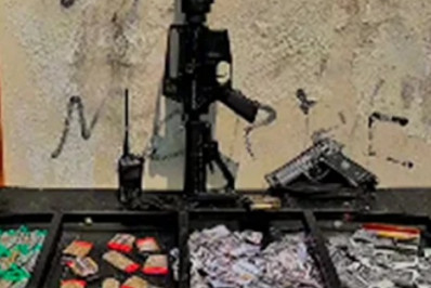 Dois são presos com material do tráfico em Mesquita