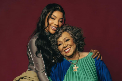 Alcione e Ludmilla regravam música para abertura da novela 'Volta por Cima'