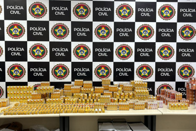 Polícia apreende milhares de lâmpadas automotivas falsificadas em Belford Roxo