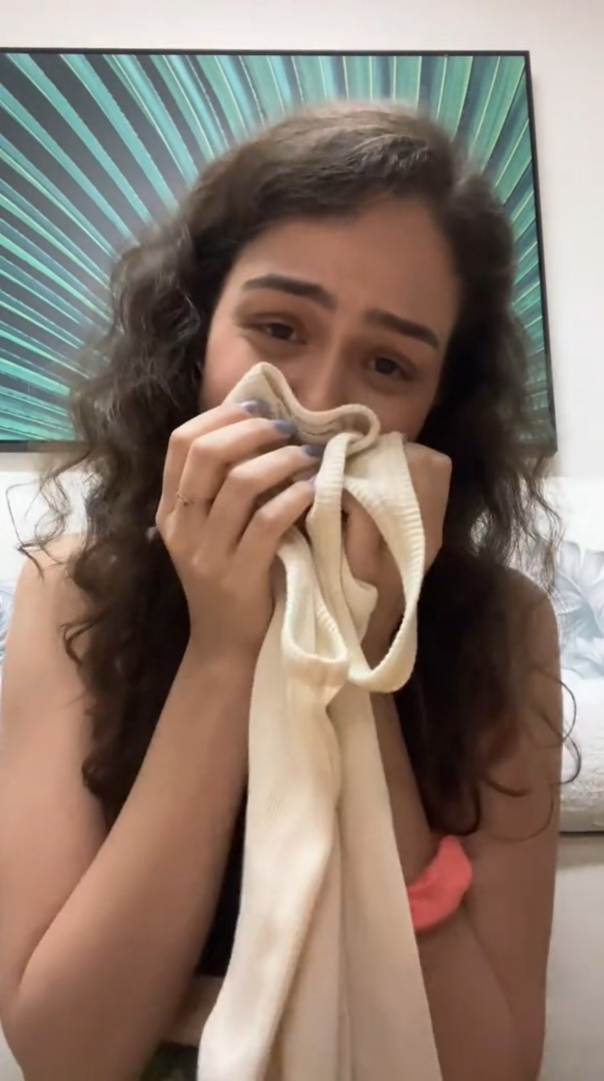 Fã consegue pegar camiseta usada por Shawn Mendes no Rock in Rio mesmo depois do show acabar - Reprodução / TikTok