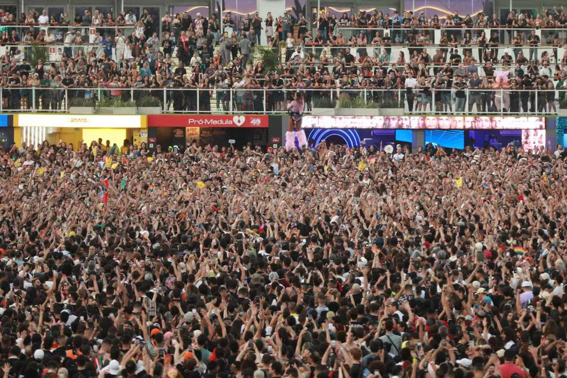 Ivete Sangalo impacta o público com voo durante show no Rock in Rio - Agnews