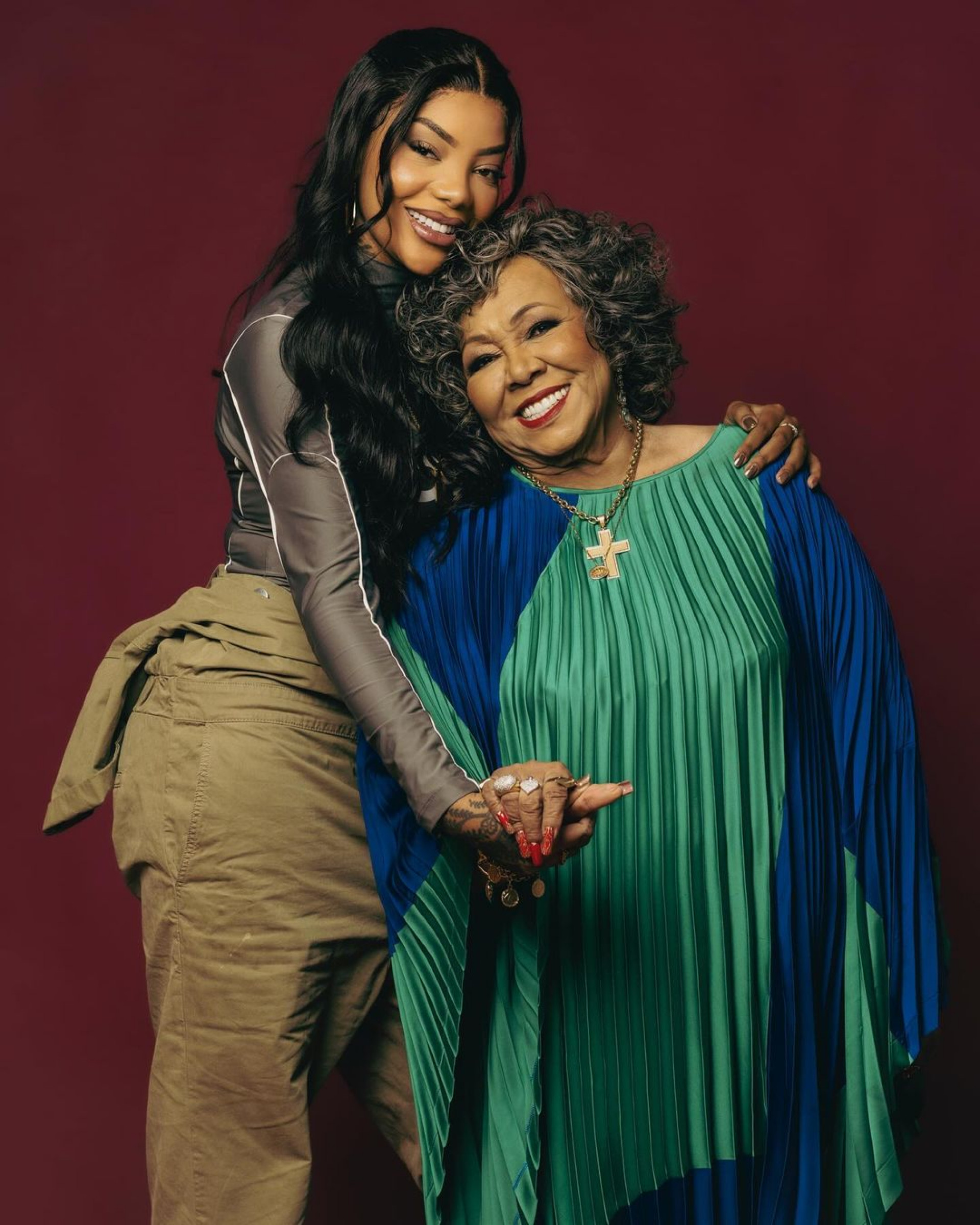 Alcione e Ludmilla regravam música para abertura da novela 'Volta por Cima', da TV Globo - Reprodução / Instagram 
