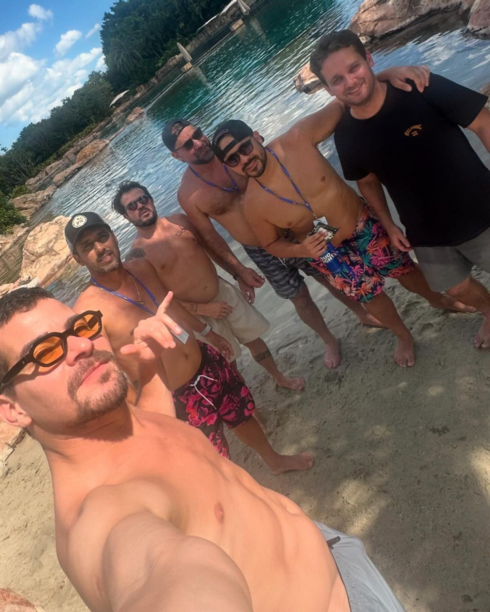 Thiago Martins na companhia dos amigos, em Orlando, nos Estados Unidos - Reprodução / Instagram