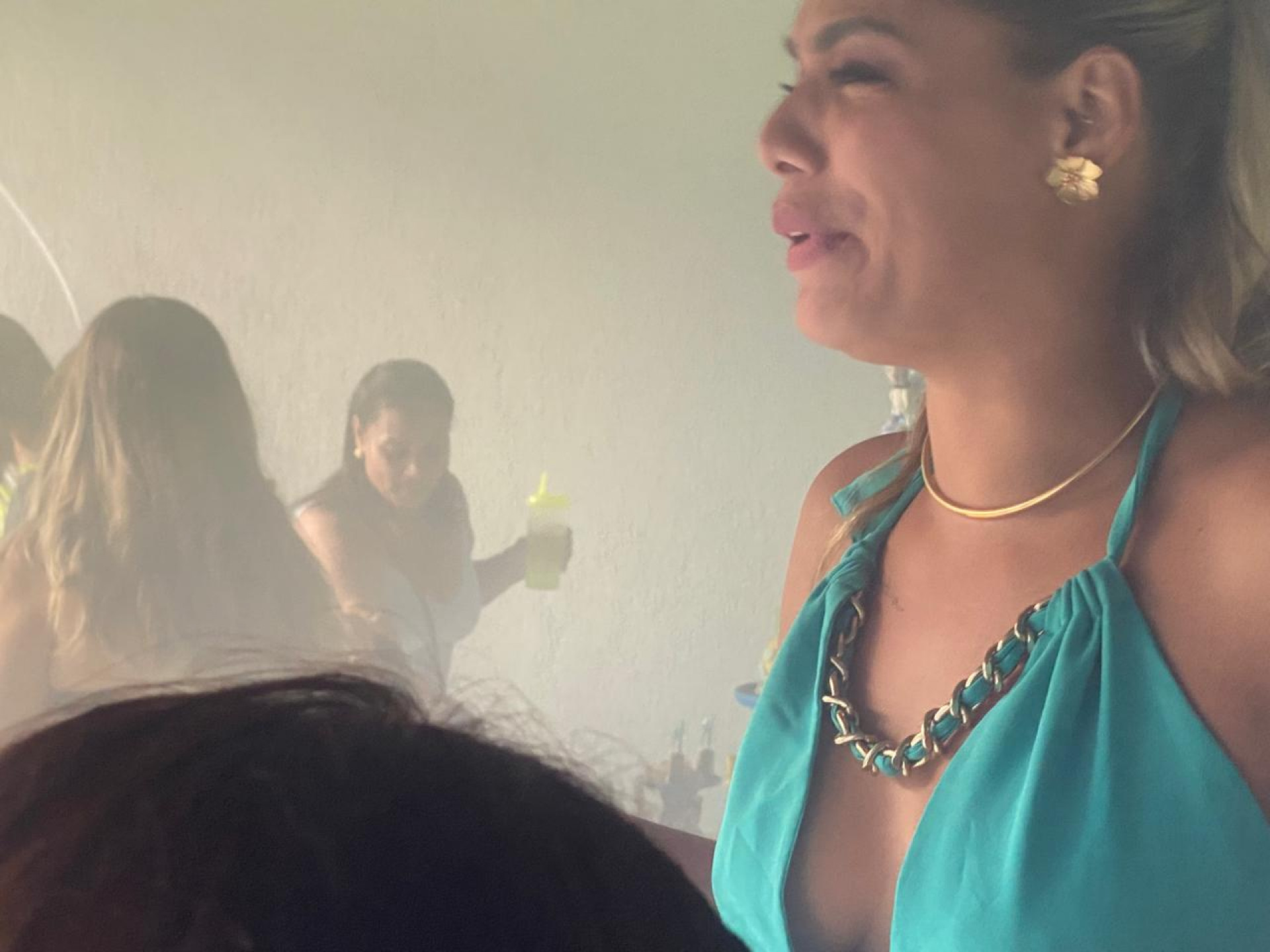 Ex-BBBs Franciele Grossi e Diego Grossi celebram aniversário do filho com 'fumacê' - Foto: Reprodução