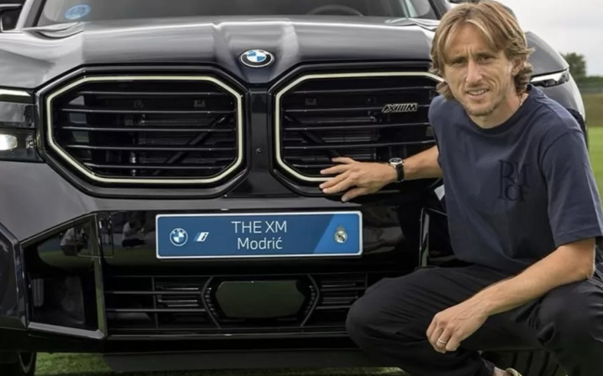 O croata Modric também ficou com o BMW XM de 179.900 euros (R$ 1 milhão)
