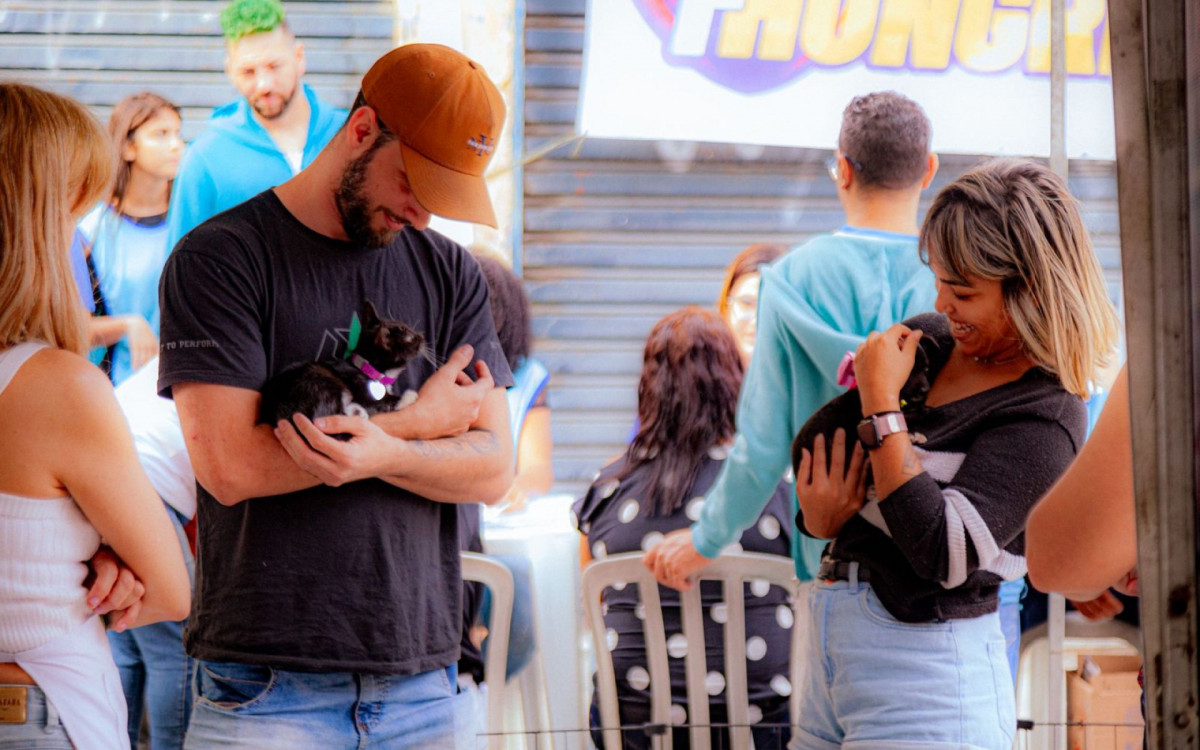 A organização informa que receberá doação de rações, caminhas e qualquer outro item que possam ser usados pelos pets comunitários, por protetores e abrigos de animais