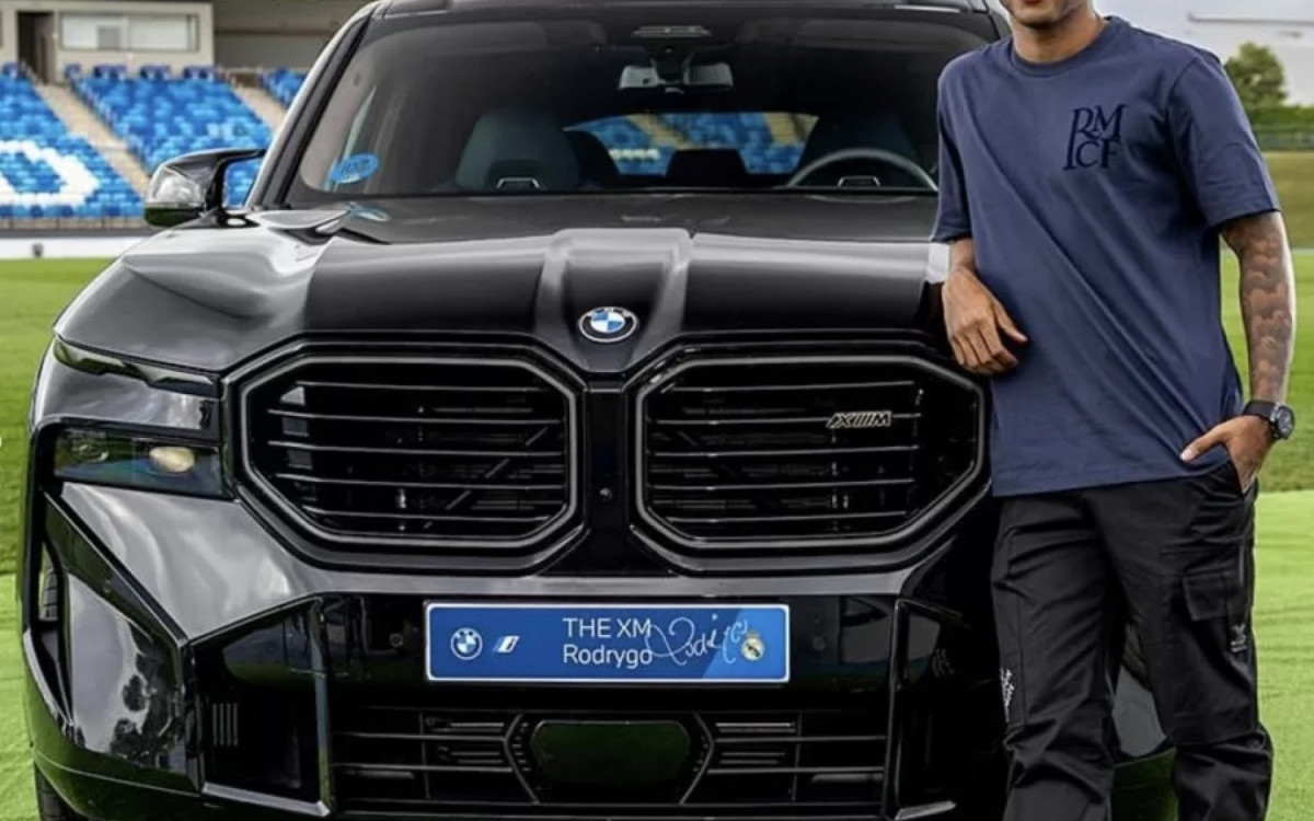 Outro brasileiro do time, Rodrygo foi na mesma onda de Modric e Mbappé e levou para a garagem a BMW XM  de 179.900 euros (R$ 1 milhão)