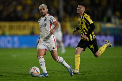 Presidente do Peñarol revela desejo de contratar trio do Flamengo: 'Espero por eles'