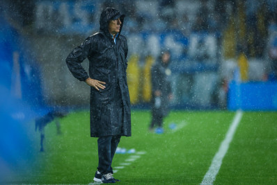 Renato Gaúcho reclama de cobranças no Grêmio e cita Guardiola: 'Põe ele aqui'