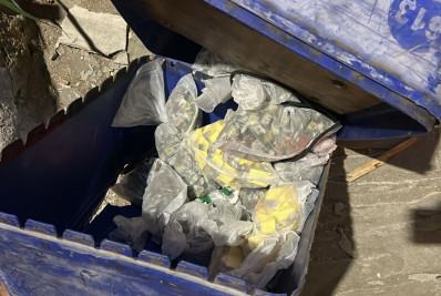 Policiais do 24º BPM apreendem moto com baú cheio de drogas em Queimados