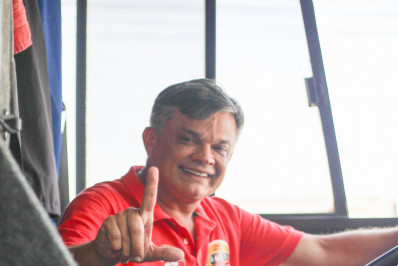 Dimas Gadelha põe os vermelhinhos nas ruas de São Gonçalo 