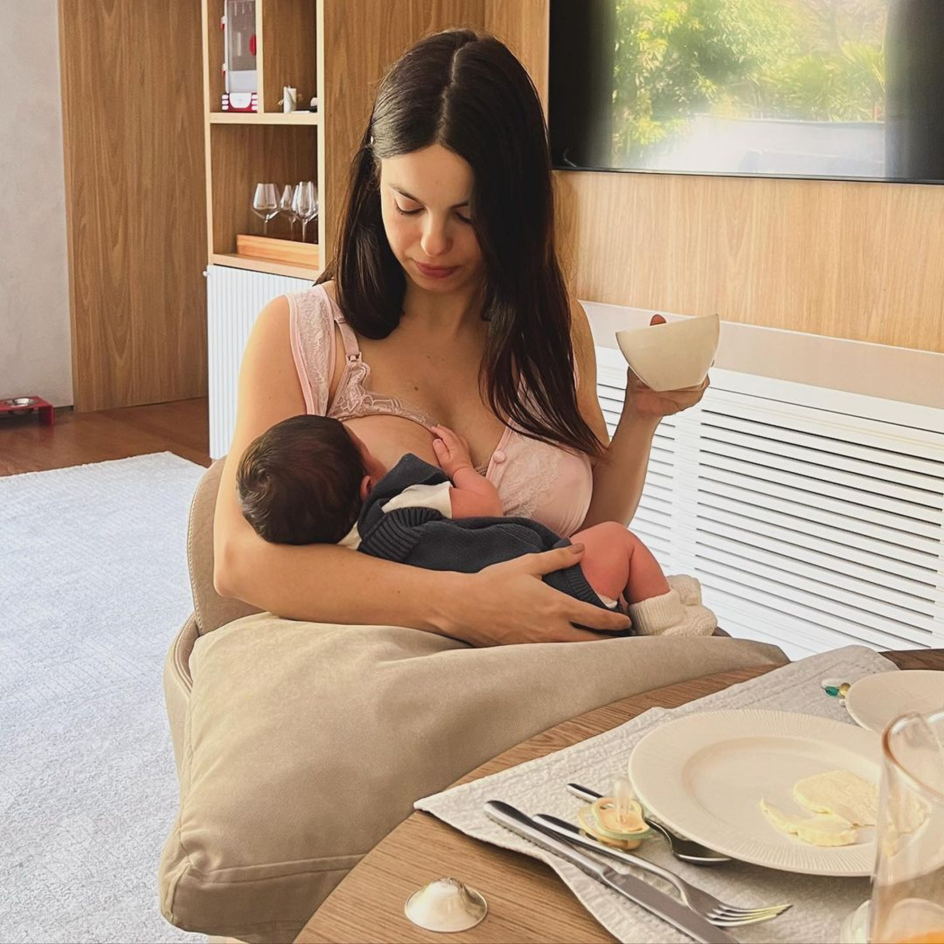 Sthefany Brito com o filho caçula, Vicenzo - - Reprodução / Instagram