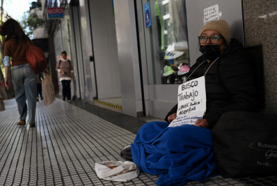 Pobreza dispara e atinge metade da população argentina