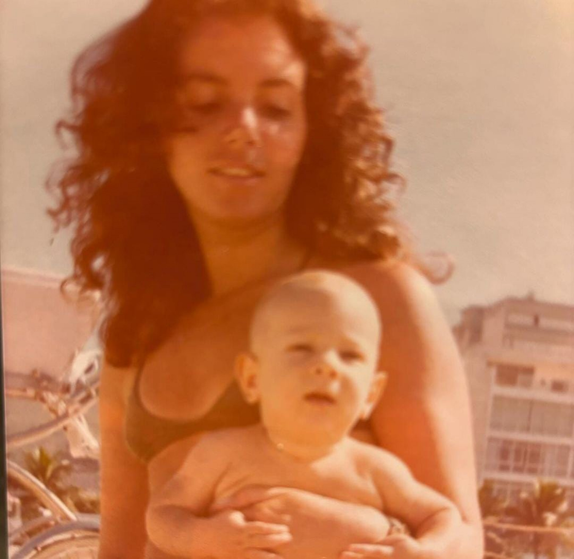 Leilane Neubarth resgata foto antiga com o filho mais velho, Raphael Braga
 - Reprodução / Instagram