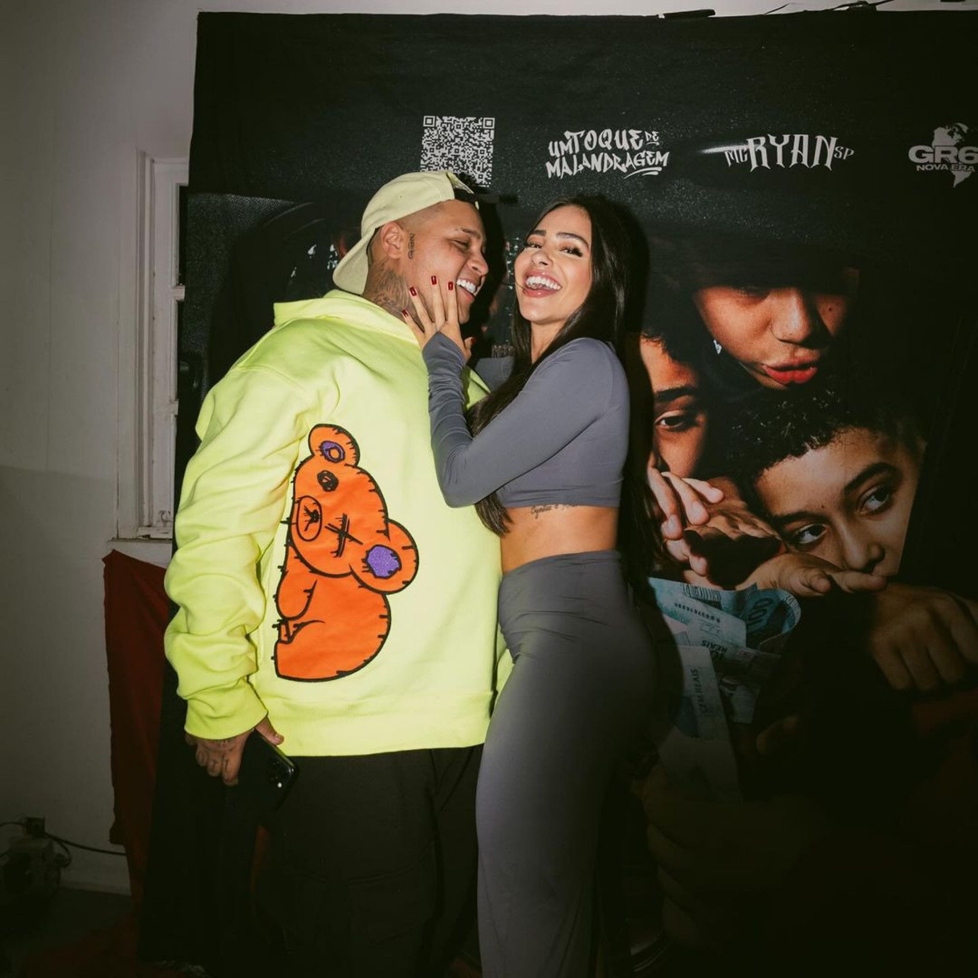 Após prisão, namorada de MC Ryan SP presta apoio e se declara : 'Vamos vencer'