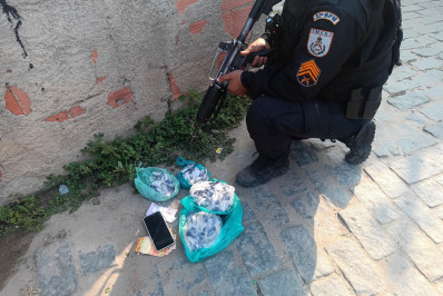 Polícia Militar prende três homens com drogas em Rio das Ostras