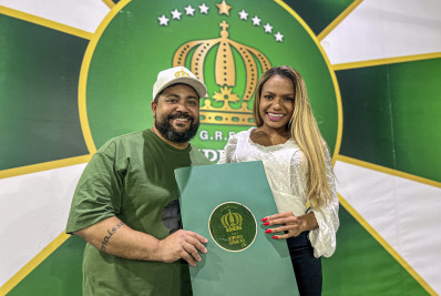 Rainha do Império, Quitéria Chagas recebe coqui da fantasia 