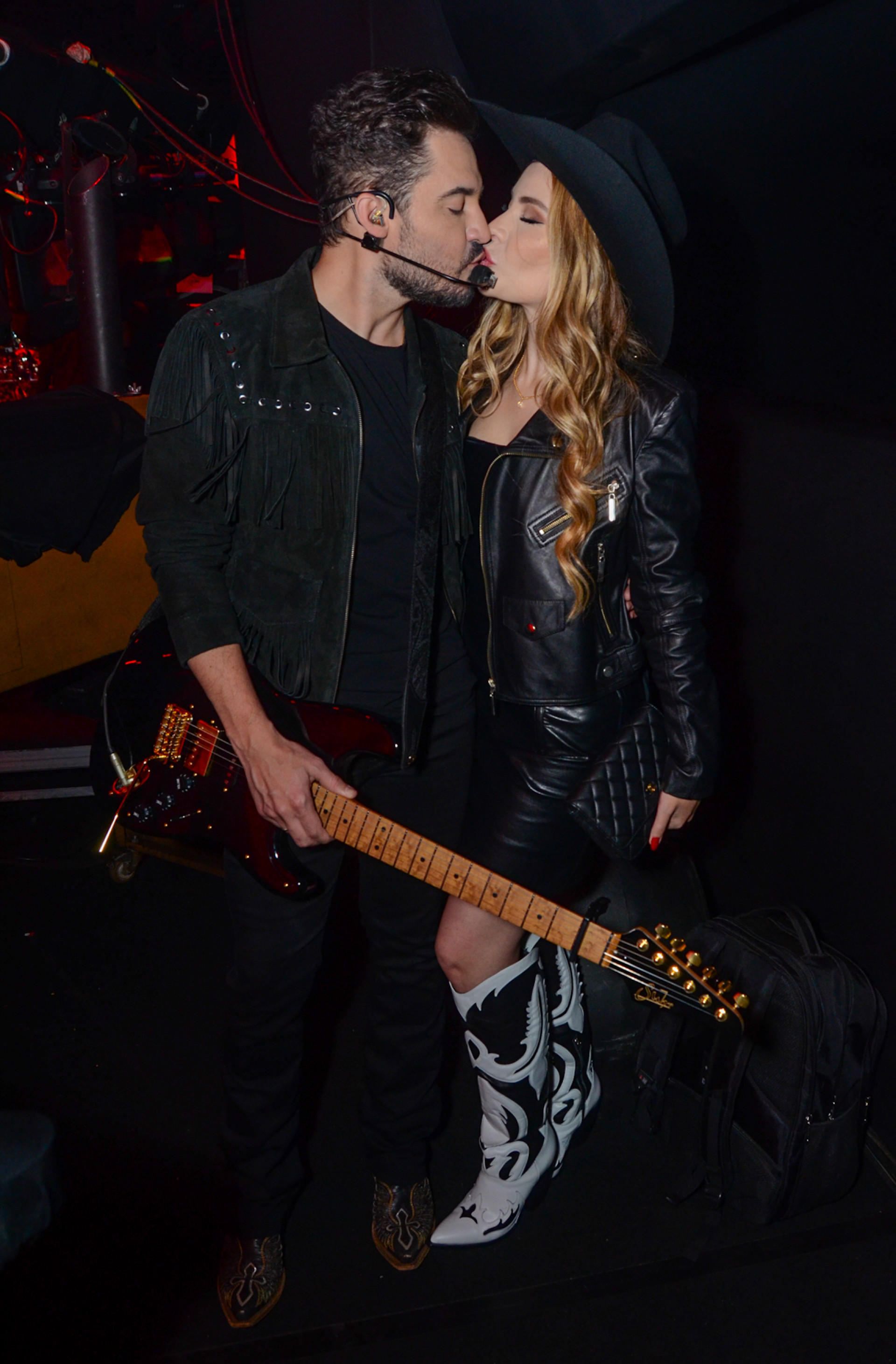 Fernando Zor posa aos beijos com a nova namorada, a dermatologista Lara Bissi - Araújo / Agnews