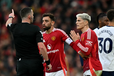 Manchester United joga mal, perde para o Tottenham e cai na tabela do Inglês