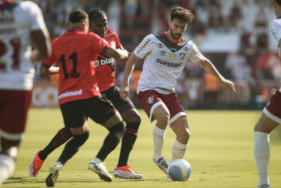 Fluminense sofre gol polêmico, perde para o lanterna Atlético-GO e se complica no Brasileirão