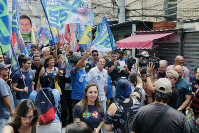 Candidatos vão às ruas no último domingo da campanha eleitoral