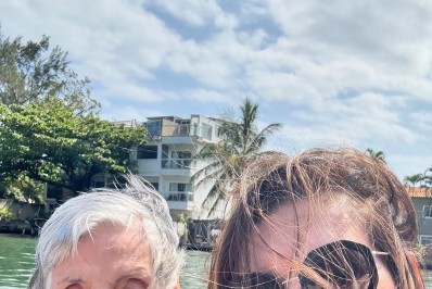 Fátima Bernardes realiza sonho da mãe de 82 anos