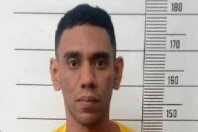 Professor é preso por perseguir e ameaçar aluna de 16 anos