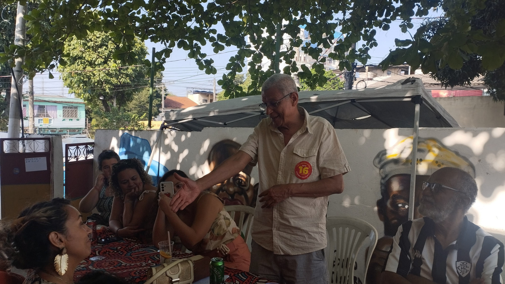 Cyro Garcia passou o dia inteiro em Madureira - Divulga&ccedil;&atilde;o / Elias Dias