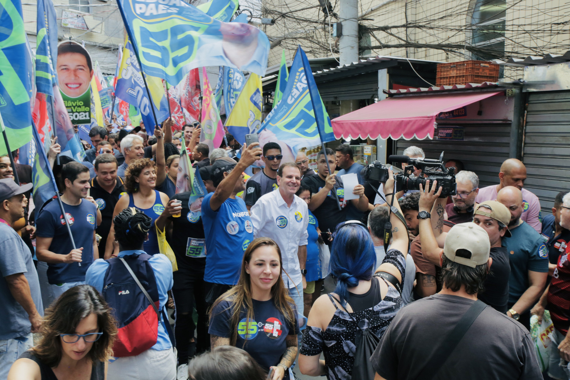 Candidato à reeleição, Eduardo Paes esteve na Rocinha - Divulgação / Tatá Barreto