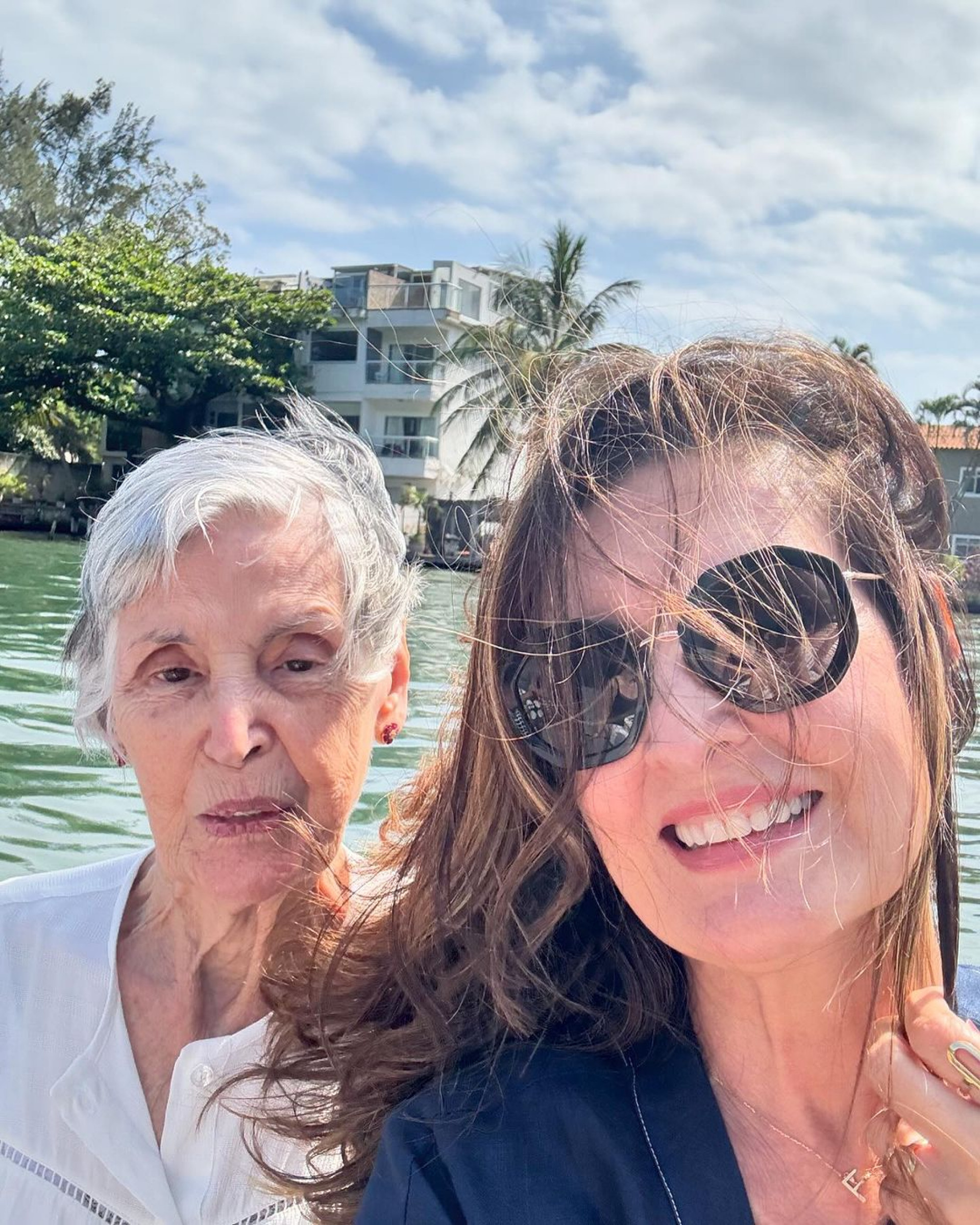 Fátima Bernardes e a mãe, Eunice, em passeio de barco  - Reprodução / Instagram