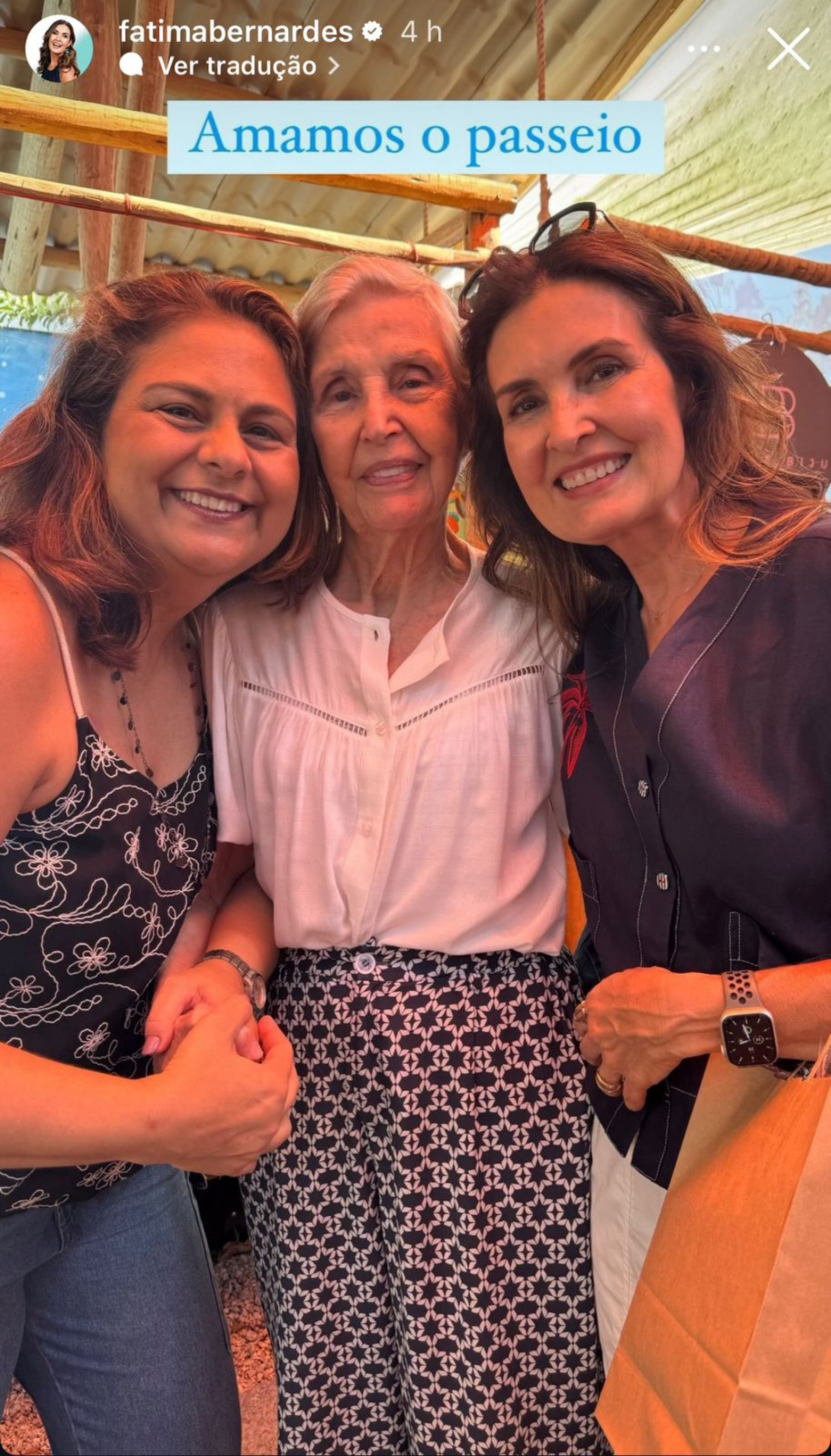 Fatima Bernardes, junto da mãe e prima, na Ilha da Gigoia - Reprodução / Instagram