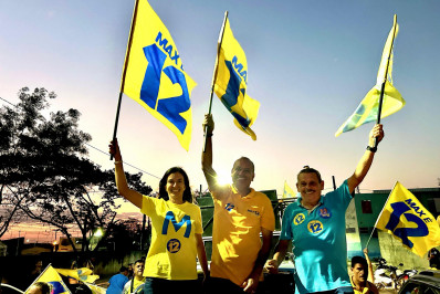 Max Lemos arrasta mais de mil veículos em grande carreata em Queimados