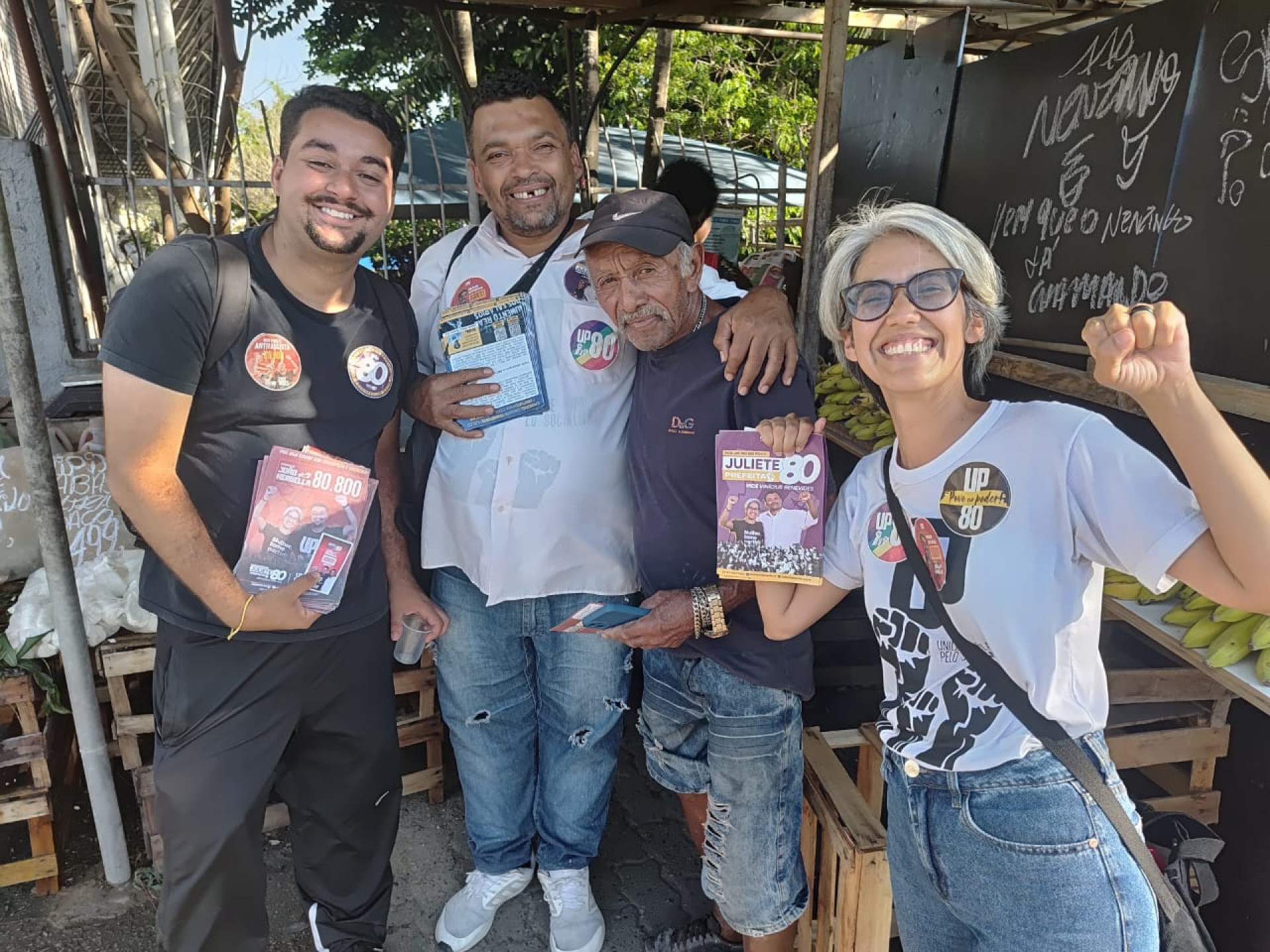 A candidata Juliete Pantoja (UP) realizou panfletagem em diferentes bairros - Divulgação