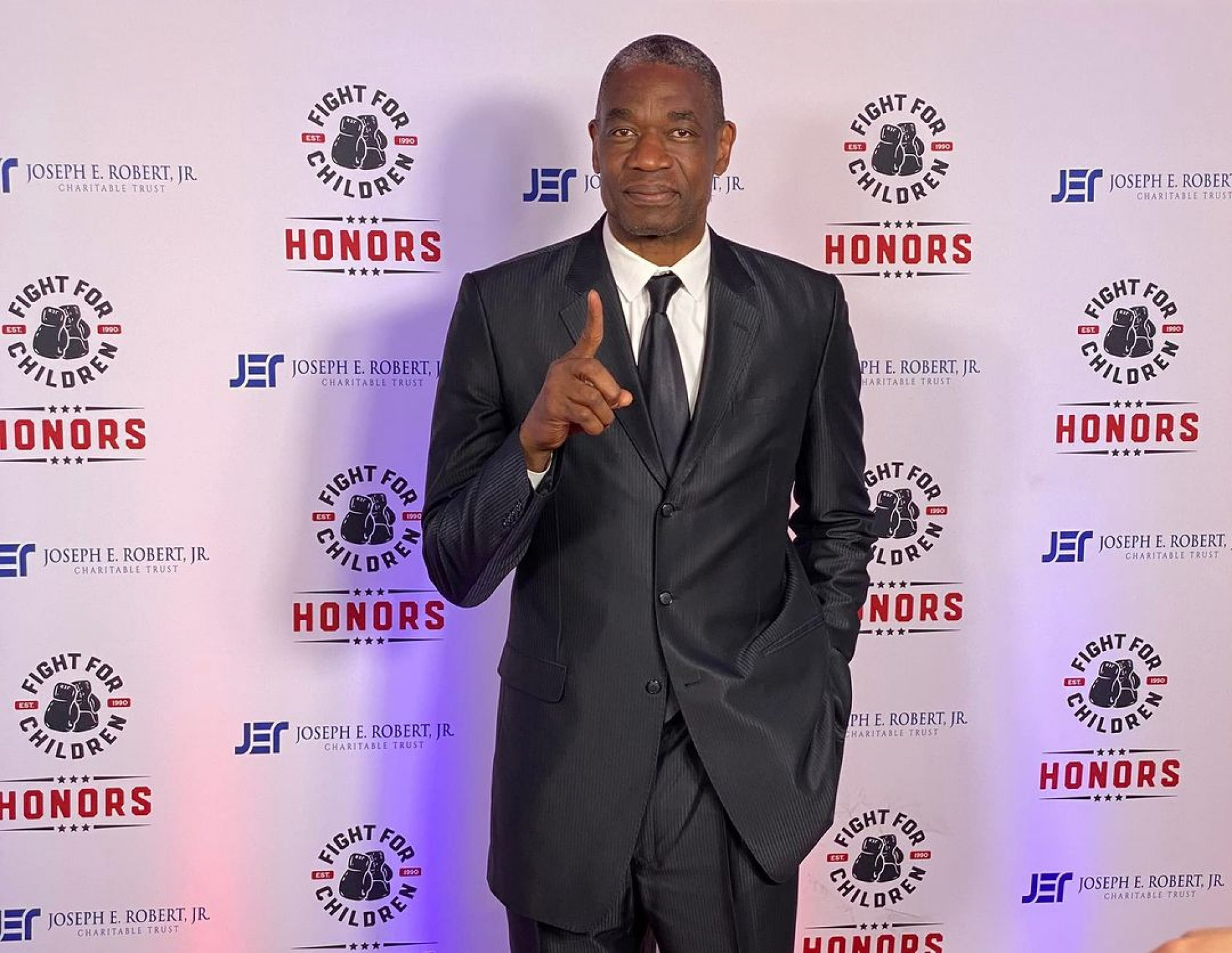 Dikembe Mutombo foi um dos maiores defensores da NBA - Reprodução / Instagram