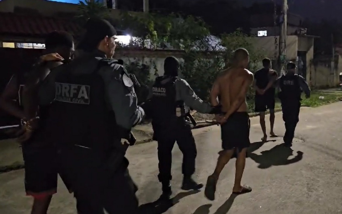 Homens foram localizados em casa de festas na Zona Oeste