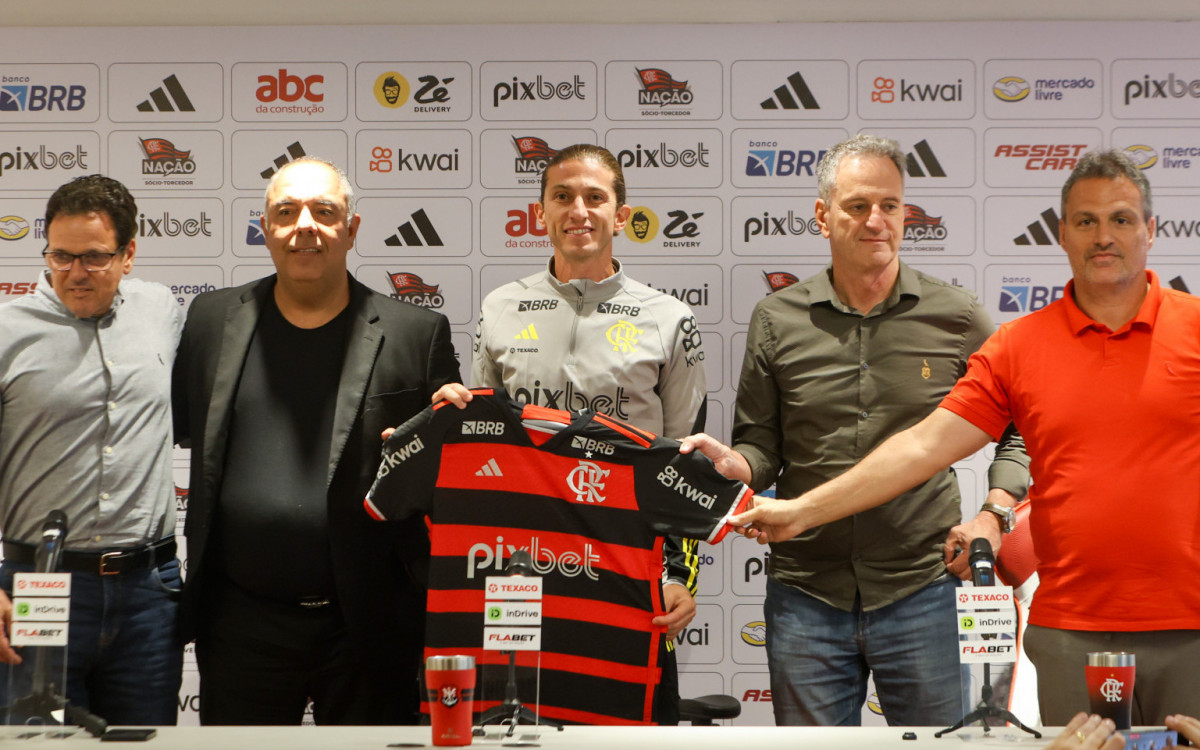 O Flamengo apresentou Filipe Lu&iacute;s nesta quarta-feira